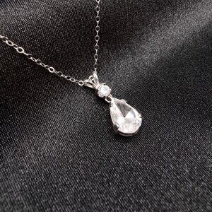 Vintage 1970s-80s 14K Gold Cubic Zirconia Necklace With Teardrop Pendant & Chain
